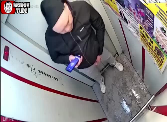 Video :Take a look at this man's elevator stunt!